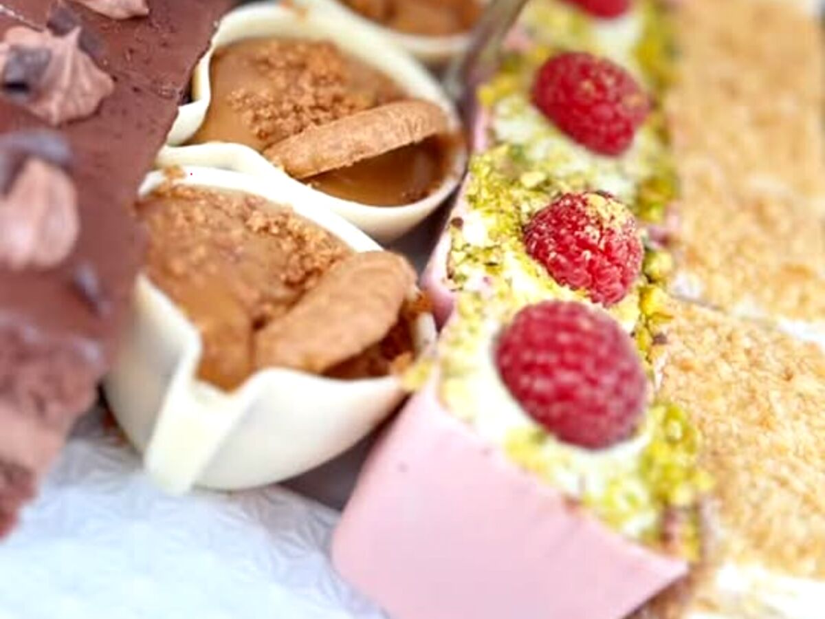 Masă de deserturi pregătită de Mikka pentru o nuntă