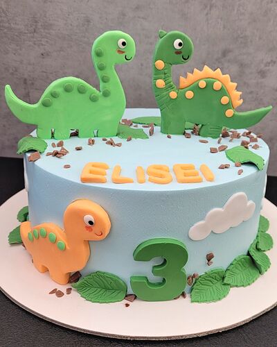 Tort cu dinozauri modelați din pastă de zahăr, pentru Elisei