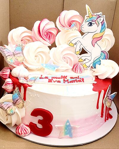 Tort unicorn cu bezele albe și roz, pentru Eva Maria